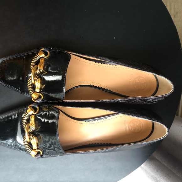 Classy, Tory Burch JESSA Loafer, Stamped Snake Printed, Leather, SZ 10.5 - Picture 3 of 4